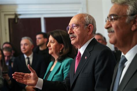 K­ı­l­ı­ç­d­a­r­o­ğ­l­u­ ­H­D­P­ ­E­ş­ ­G­e­n­e­l­ ­b­a­ş­k­a­n­l­a­r­ı­y­l­a­ ­g­ö­r­ü­ş­t­ü­